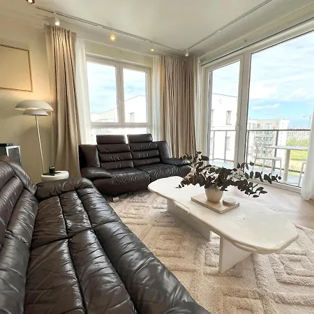 Cosy Modern Flat - Balcony & Cinema