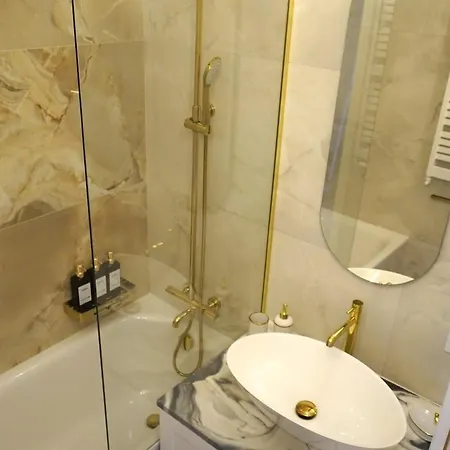 Cosy Modern Flat - Balcony & Cinema * 华沙