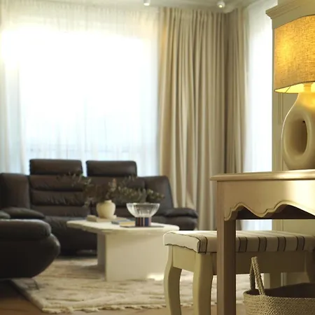 Cosy Modern Flat - Balcony & Cinema