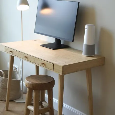 Cosy Modern Flat - Balcony & Cinema