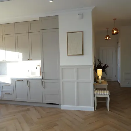 Cosy Modern Flat - Balcony & Cinema Apartment *