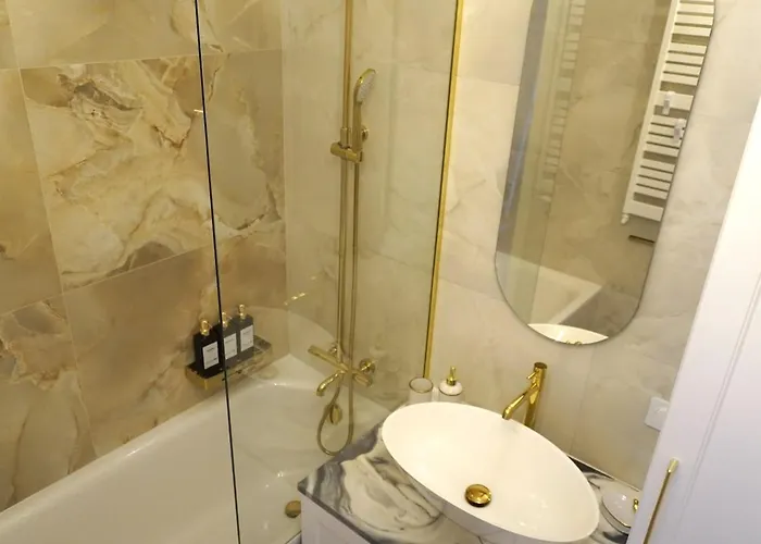 Cosy Modern Flat - Balcony & Cinema * Varşova