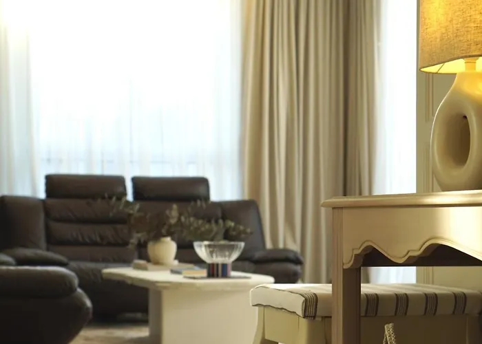 Cosy Modern Flat - Balcony & Cinema