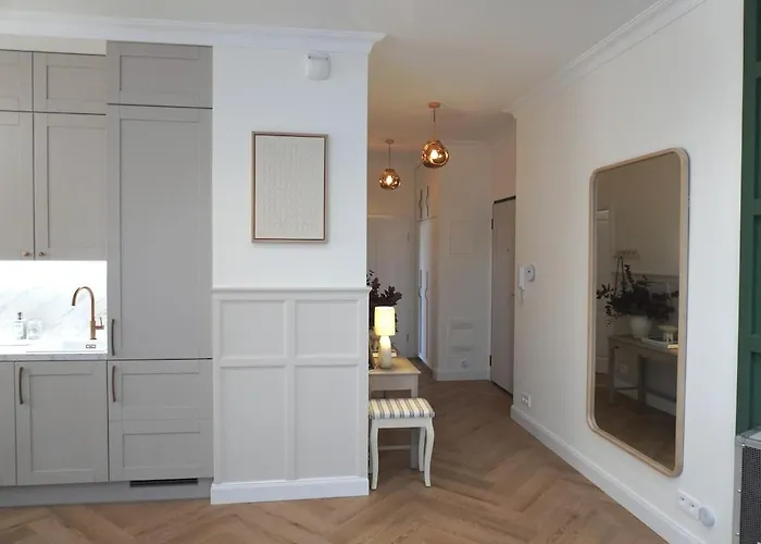 Cosy Modern Flat - Balcony & Cinema * Varşova